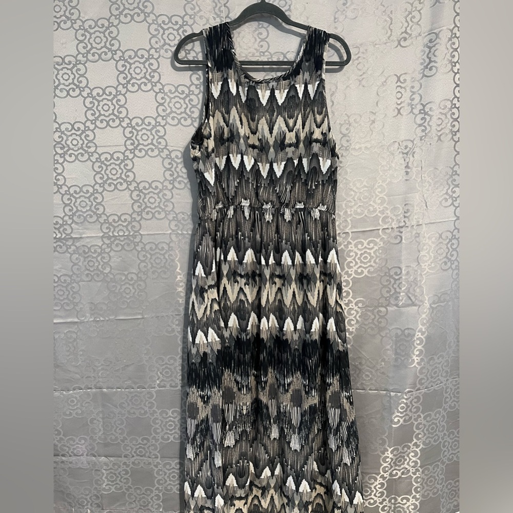 Speed Control Black and Cream Geometric Maxi Dress